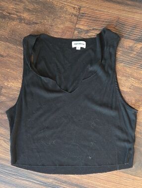 superdown Black Ribbed V-Neck Cropped Tank